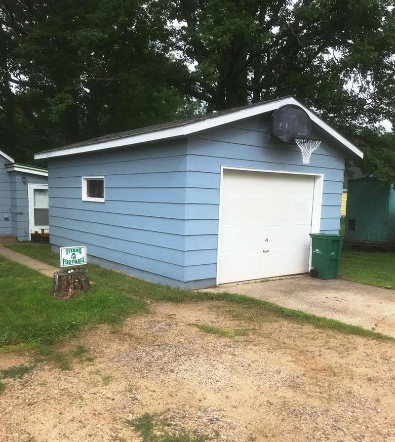 102 Harriet St, Marble, MN 55764