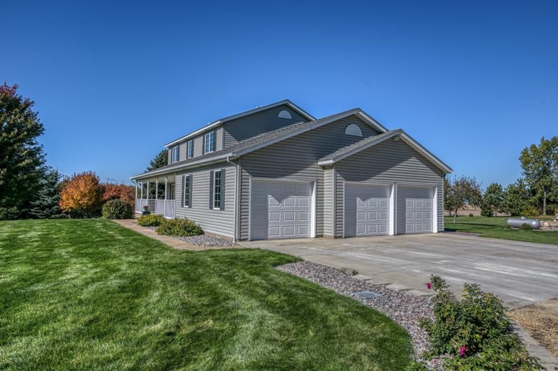 7855 230th St E, Hampton, MN 55031