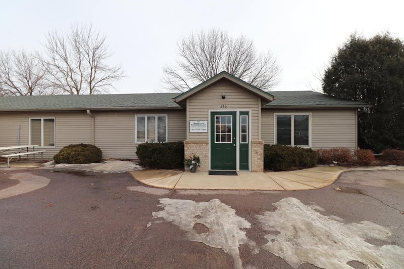 313 4th St, Courtland, MN 56021