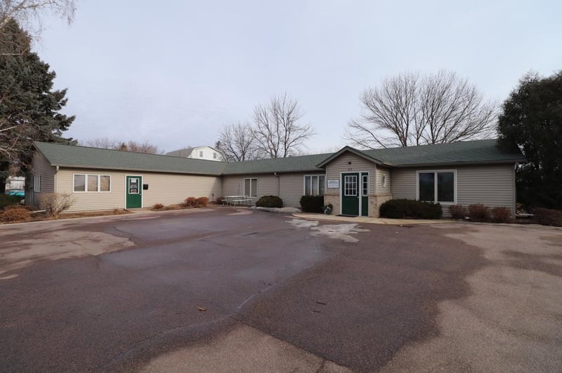 313 4th St, Courtland, MN 56021