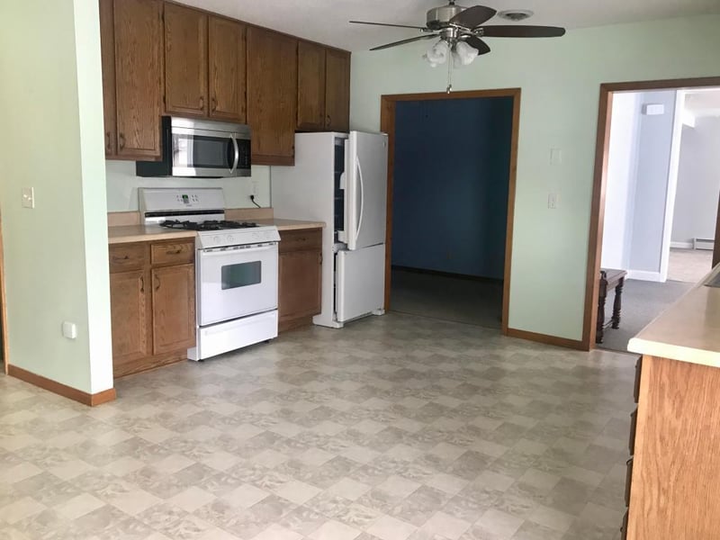 302 S Oak St, Wanda, MN 56294