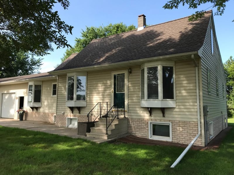 302 S Oak St, Wanda, MN 56294