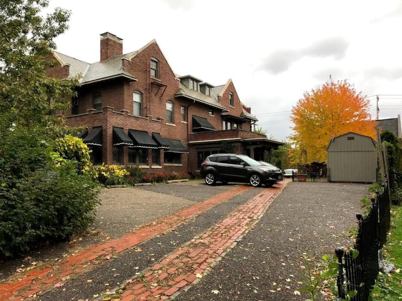 121 W Franklin Ave, Minneapolis, MN 55404