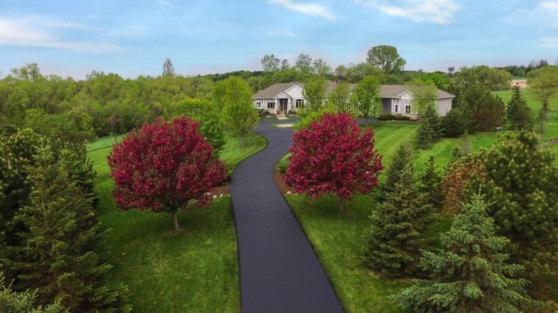 955 Polo Club Rd, Maple Plain, MN 55359