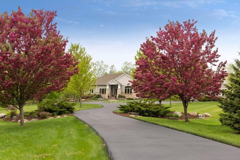 955 Polo Club Rd, Maple Plain, MN 55359