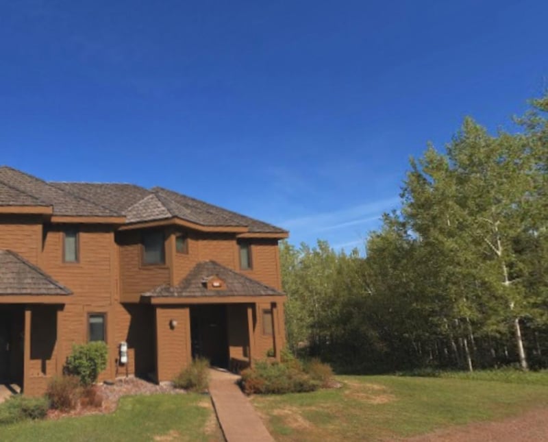 503 Moose Mountain Dr, Lutsen, MN 55612