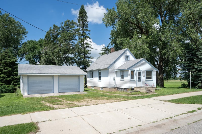 120 Central Ave, Sunburg, MN 56289