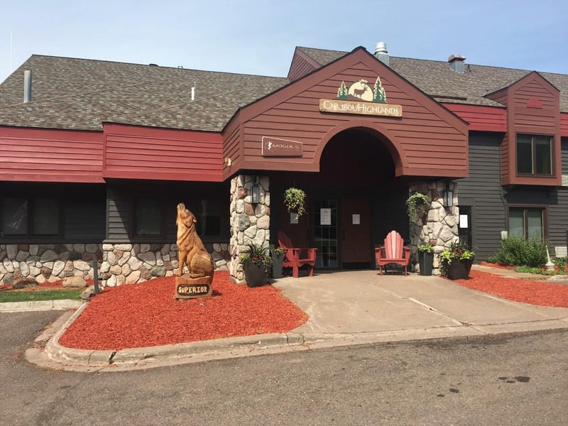 650 Moose Mountain Dr, Lutsen, MN 55612