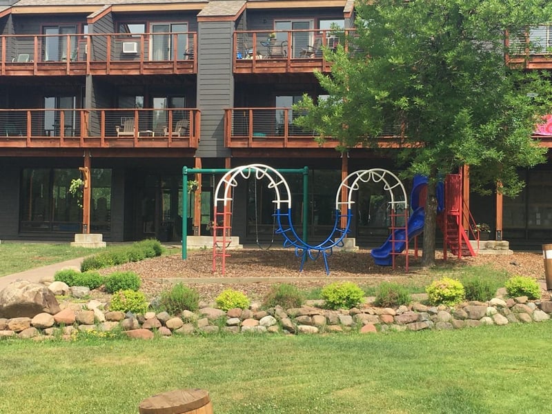 650 Moose Mountain Dr, Lutsen, MN 55612