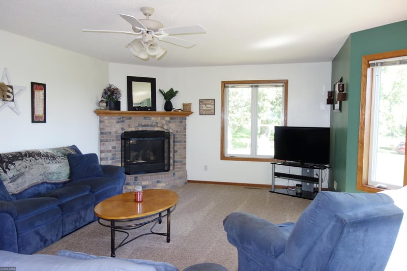 9908 34th Ave SE, Blooming Prairie, MN 55917