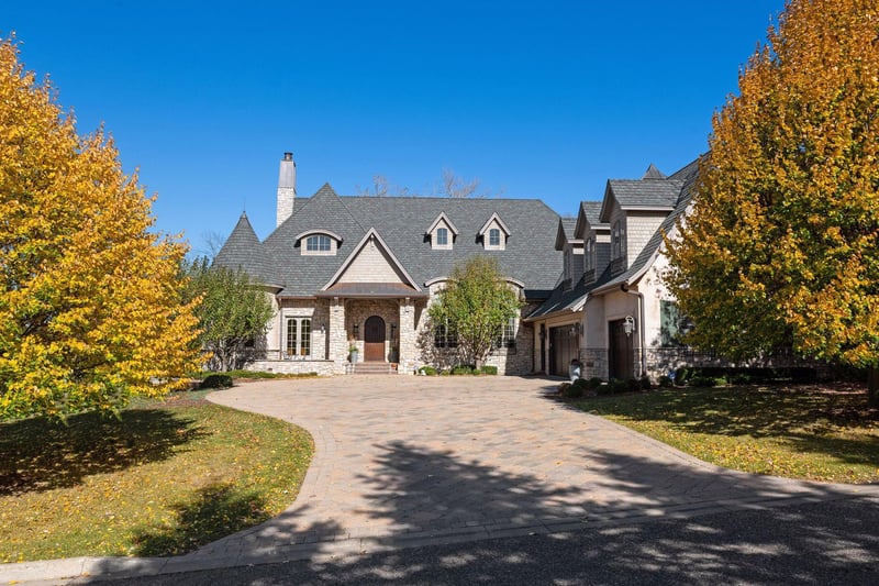 2542 Crosby Rd, Wayzata, MN 55391
