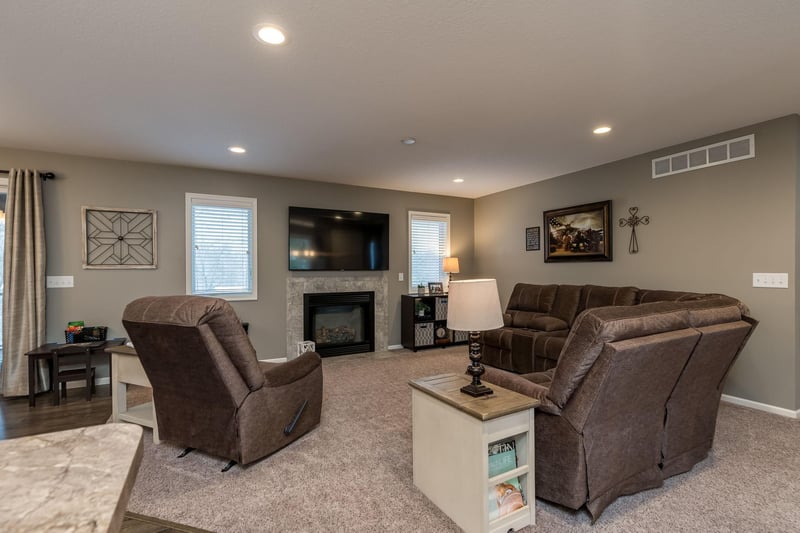 111 Lagoon Cir, Courtland, MN 56021