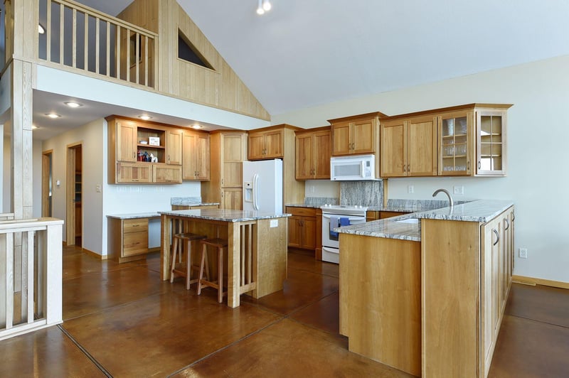 239 Peninsula Rd, Medicine Lake, MN 55441