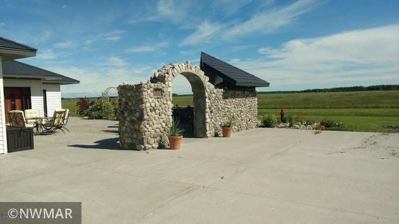 64477 Co Rd 12 Rd, Warroad, MN 56763