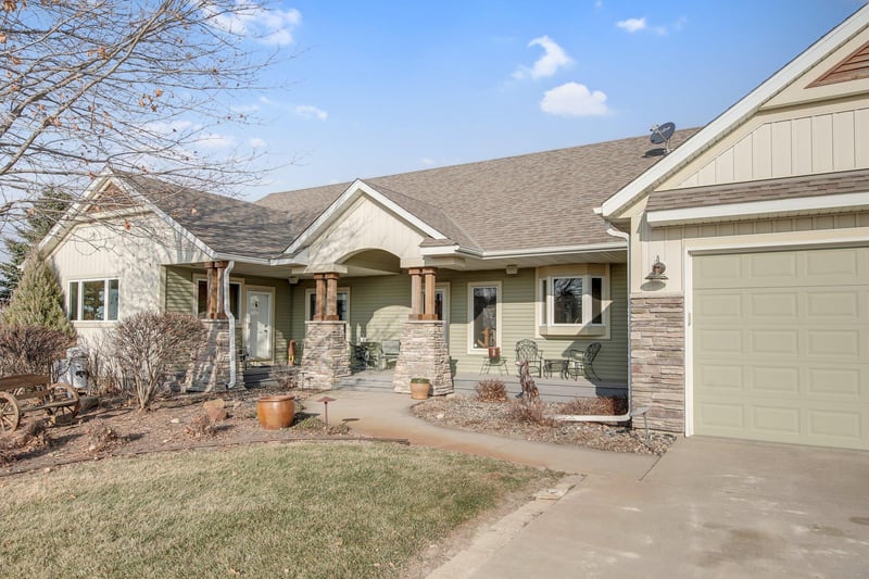 7886 E 250th St, Elko New Market, MN 55020