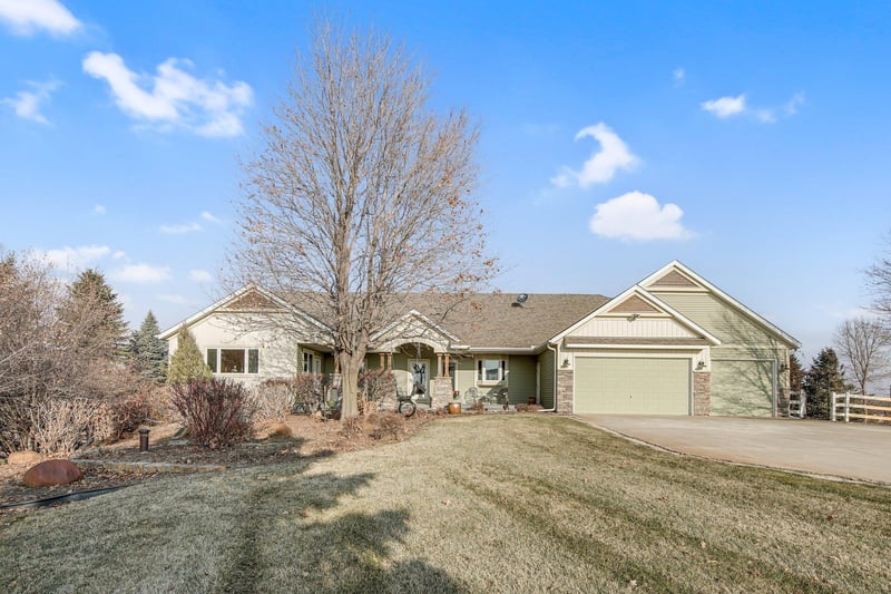 7886 E 250th St, Elko New Market, MN 55020
