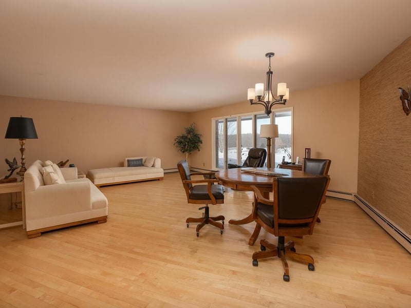 7606 100th St NW, Pine Island, MN 55963