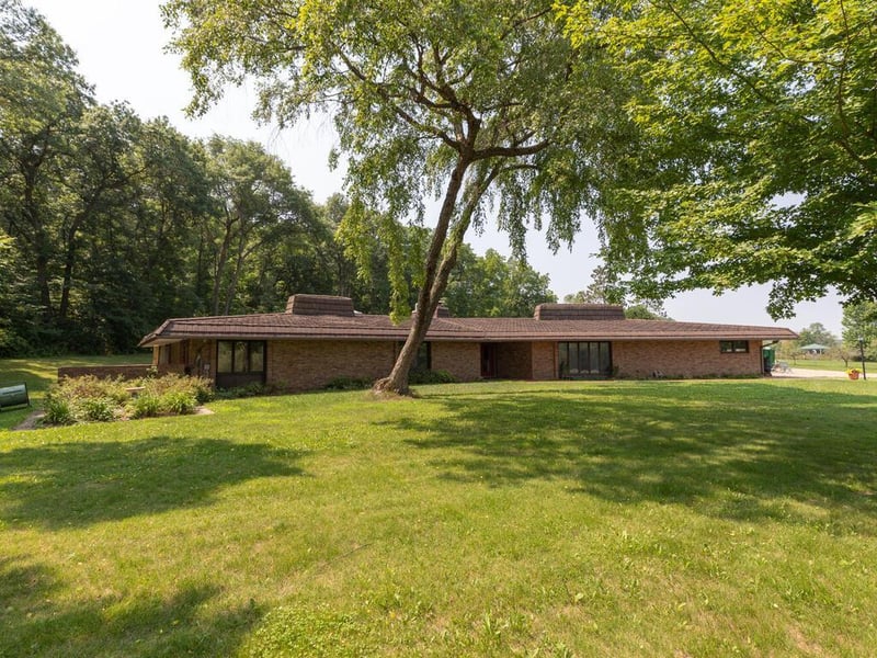 7606 100th St NW, Pine Island, MN 55963