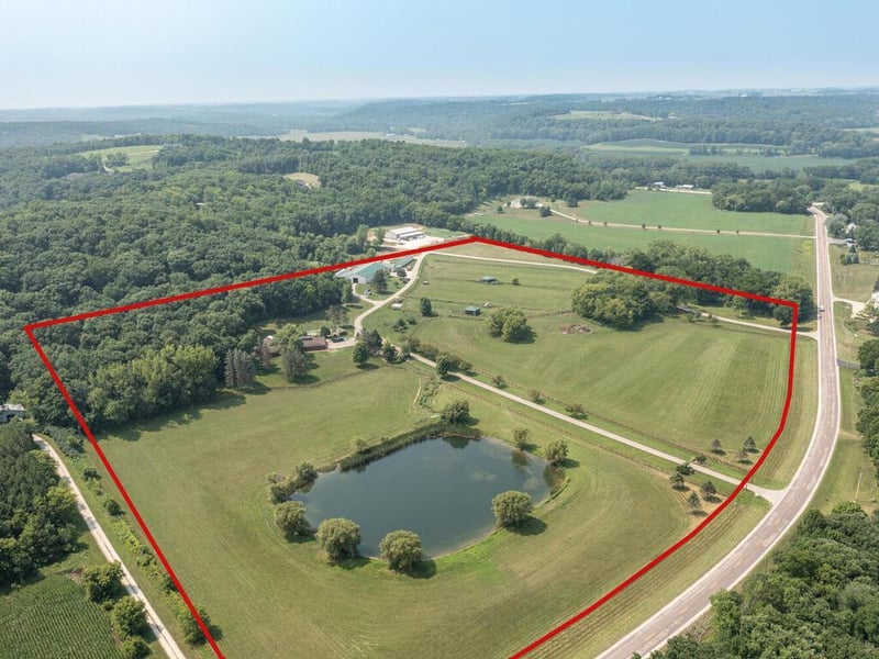 7606 100th St NW, Pine Island, MN 55963