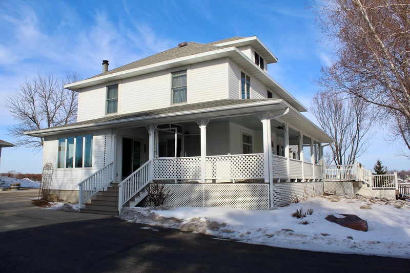 102 S Walnut Ave, Luverne, MN 56156