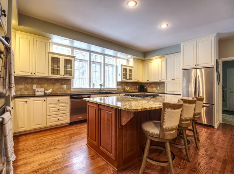 904 Sussex Dr, Eau Claire, WI 54703