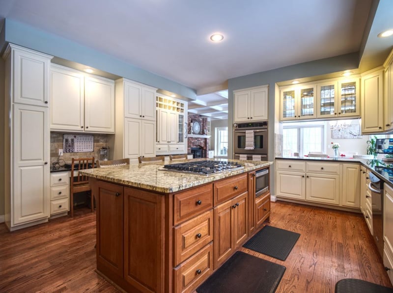904 Sussex Dr, Eau Claire, WI 54703