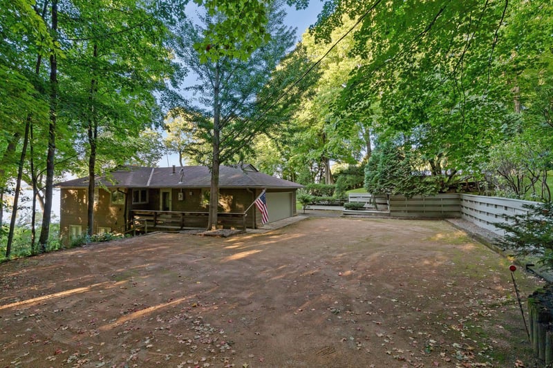 19500 Cedarhurst St, Wayzata, MN 55391
