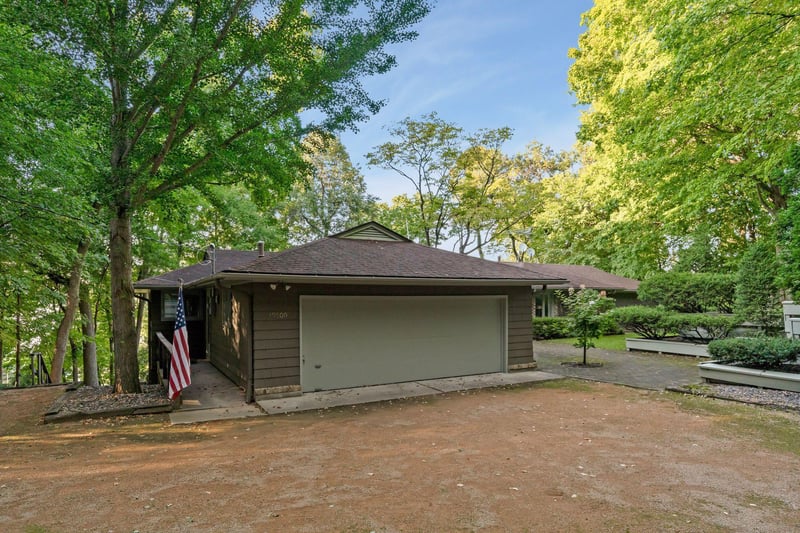 19500 Cedarhurst St, Wayzata, MN 55391