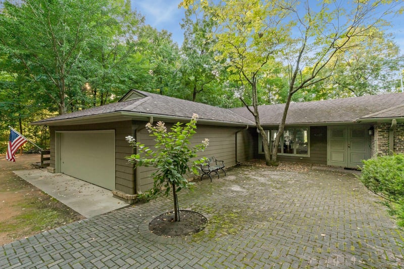 19500 Cedarhurst St, Wayzata, MN 55391