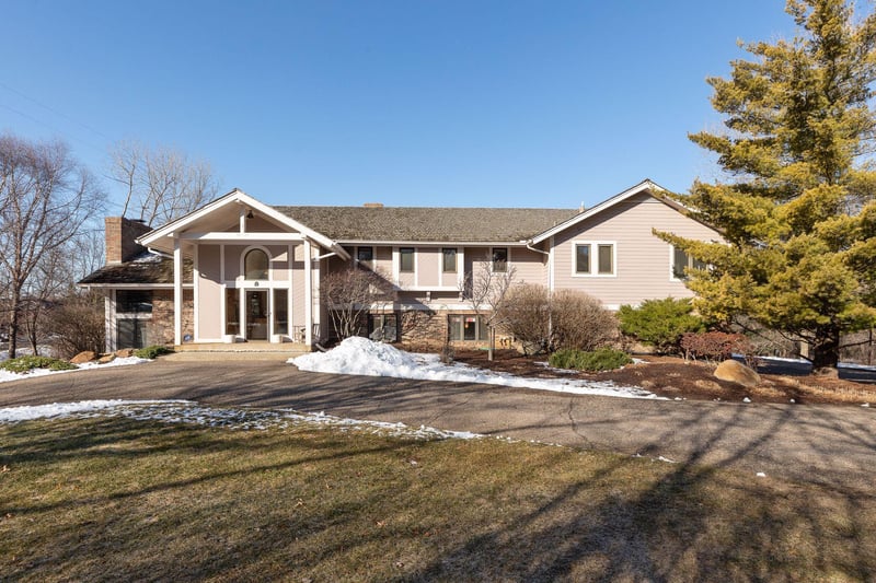 15 Sunny Side Ln, Sunfish Lake, MN 55118