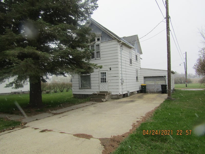 111 Lake St, Belview, MN 56214