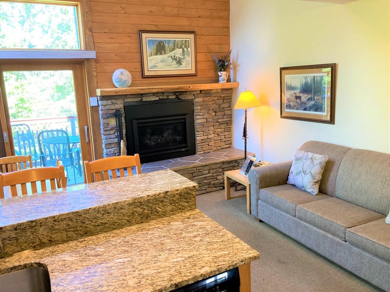 528 Moose Mountain Dr, Lutsen, MN 55612