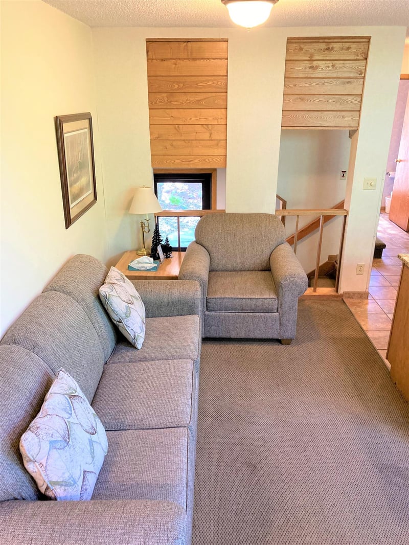 528 Moose Mountain Dr, Lutsen, MN 55612