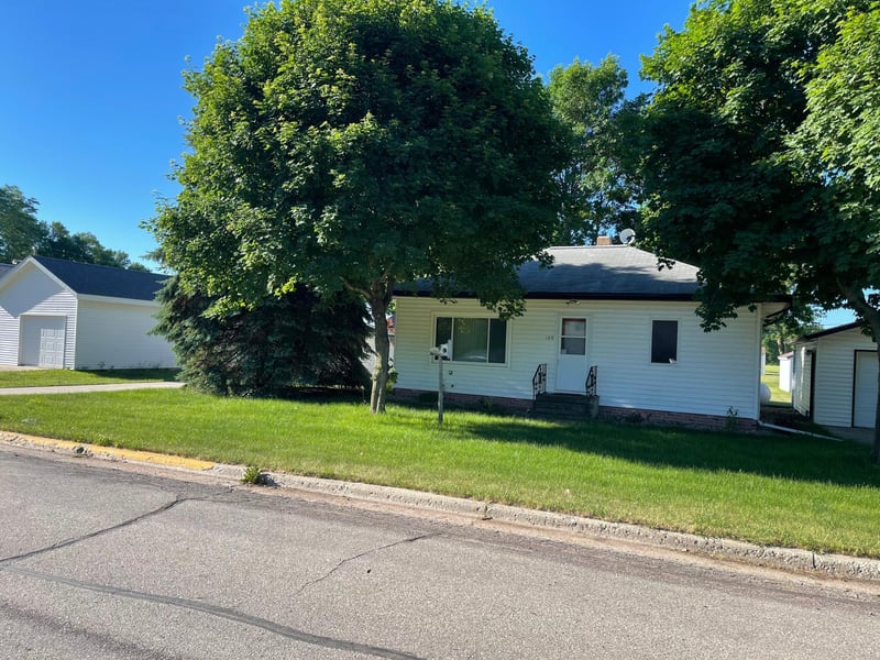 109 W 7th Ave, Ellsworth, MN 56129