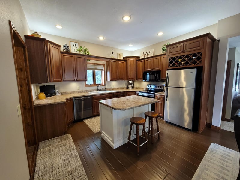 411 Elizabeth Ave, Lake Wilson, MN 56151