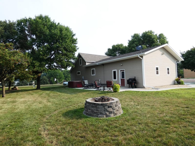 411 Elizabeth Ave, Lake Wilson, MN 56151