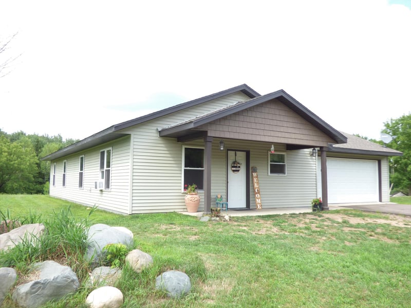 1707 Wilderness Hills Ln, Eureka, WI 54853
