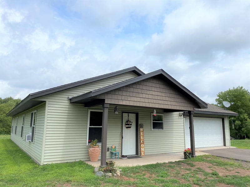 1707 Wilderness Hills Ln, Eureka, WI 54853