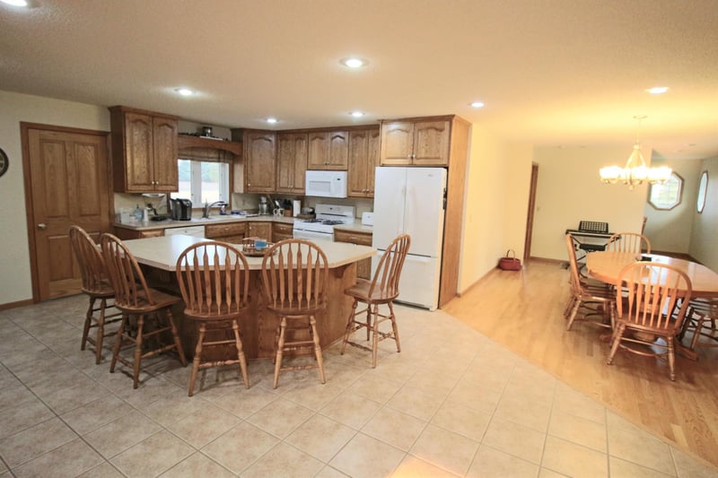 86668 430th St, Bird Island, MN 55310