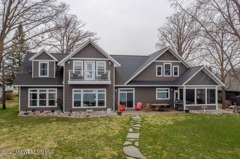512 South Shore Dr, Detroit Lakes, MN 56501