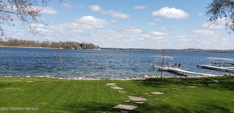 512 South Shore Dr, Detroit Lakes, MN 56501