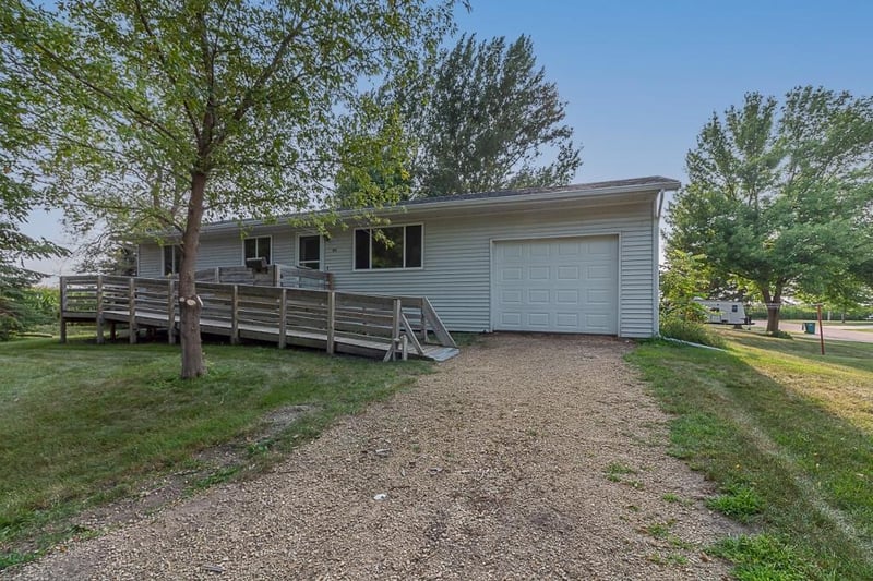 800 1st St, Cleveland, MN 56017