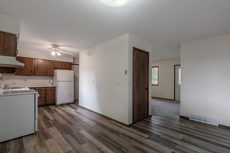 800 1st St, Cleveland, MN 56017