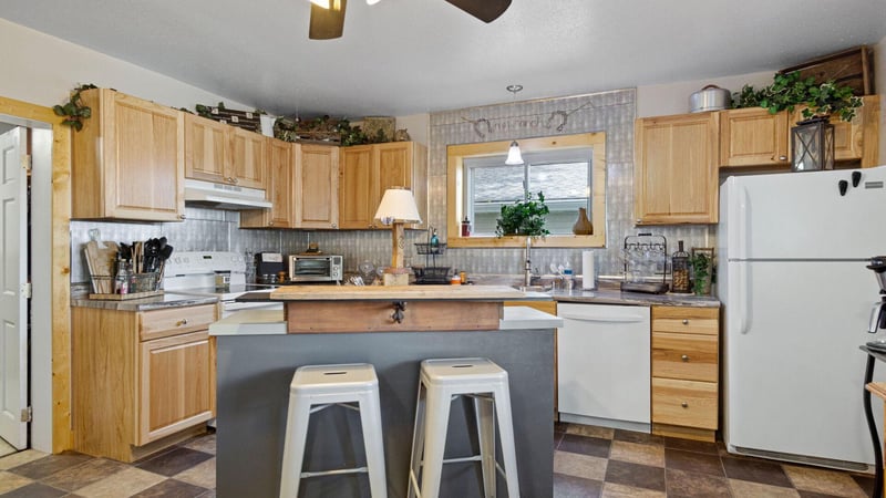 230 Huron St, Fairchild, WI 54741