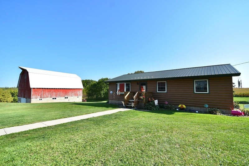 51130 152nd Ave, Pine Island, MN 55963