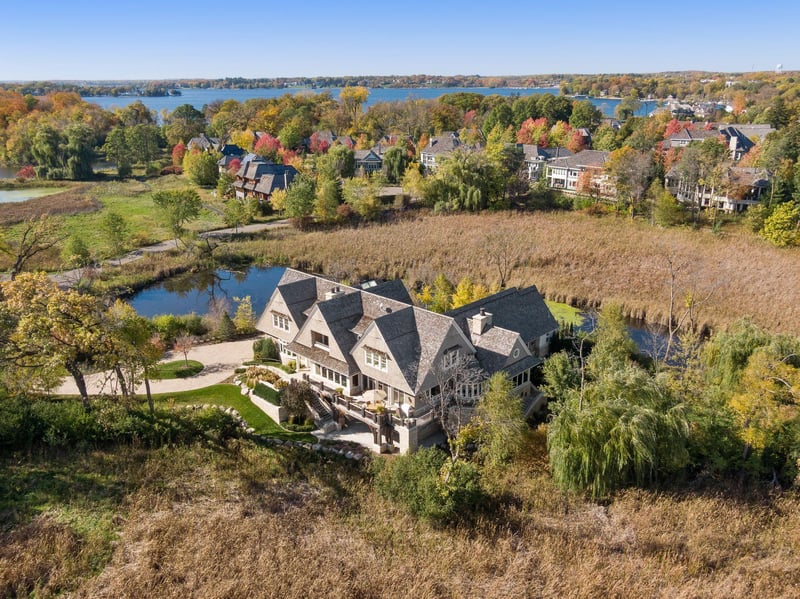 630 Locust Hills Dr, Wayzata, MN 55391