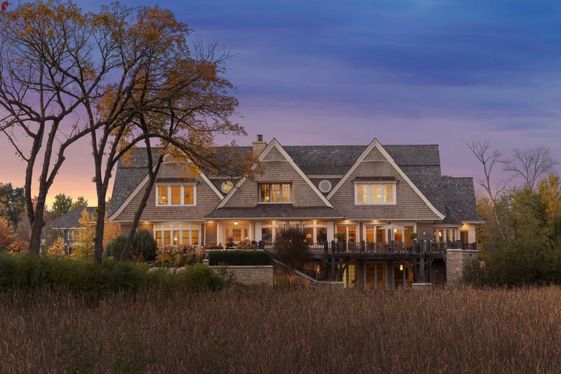 630 Locust Hills Dr, Wayzata, MN 55391