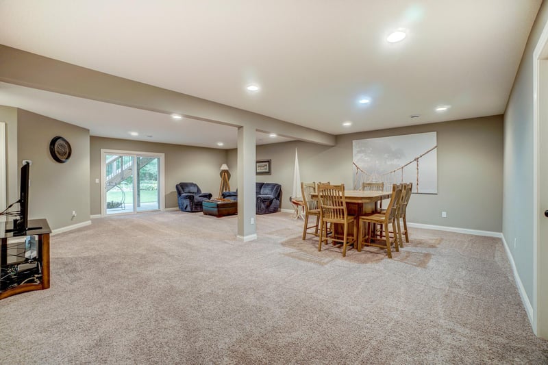8630 Crismon Way, Inver Grove Heights, MN 55076