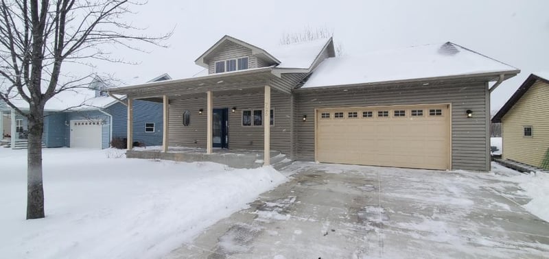 725 Pleasant Ave, Saint Paul Park, MN 55071