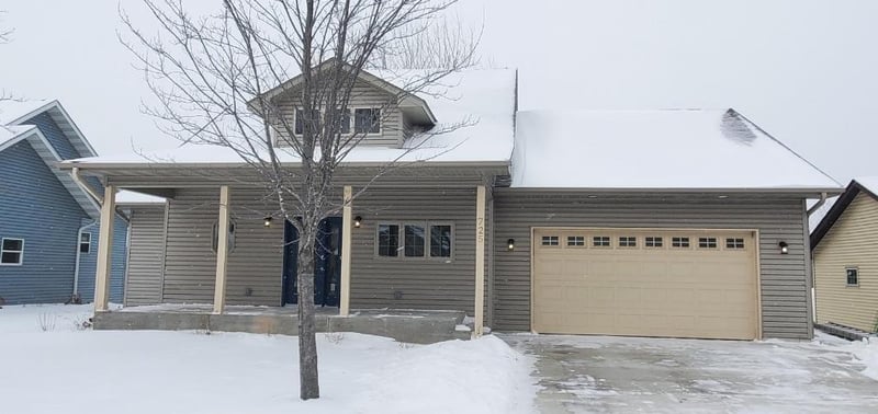 725 Pleasant Ave, Saint Paul Park, MN 55071